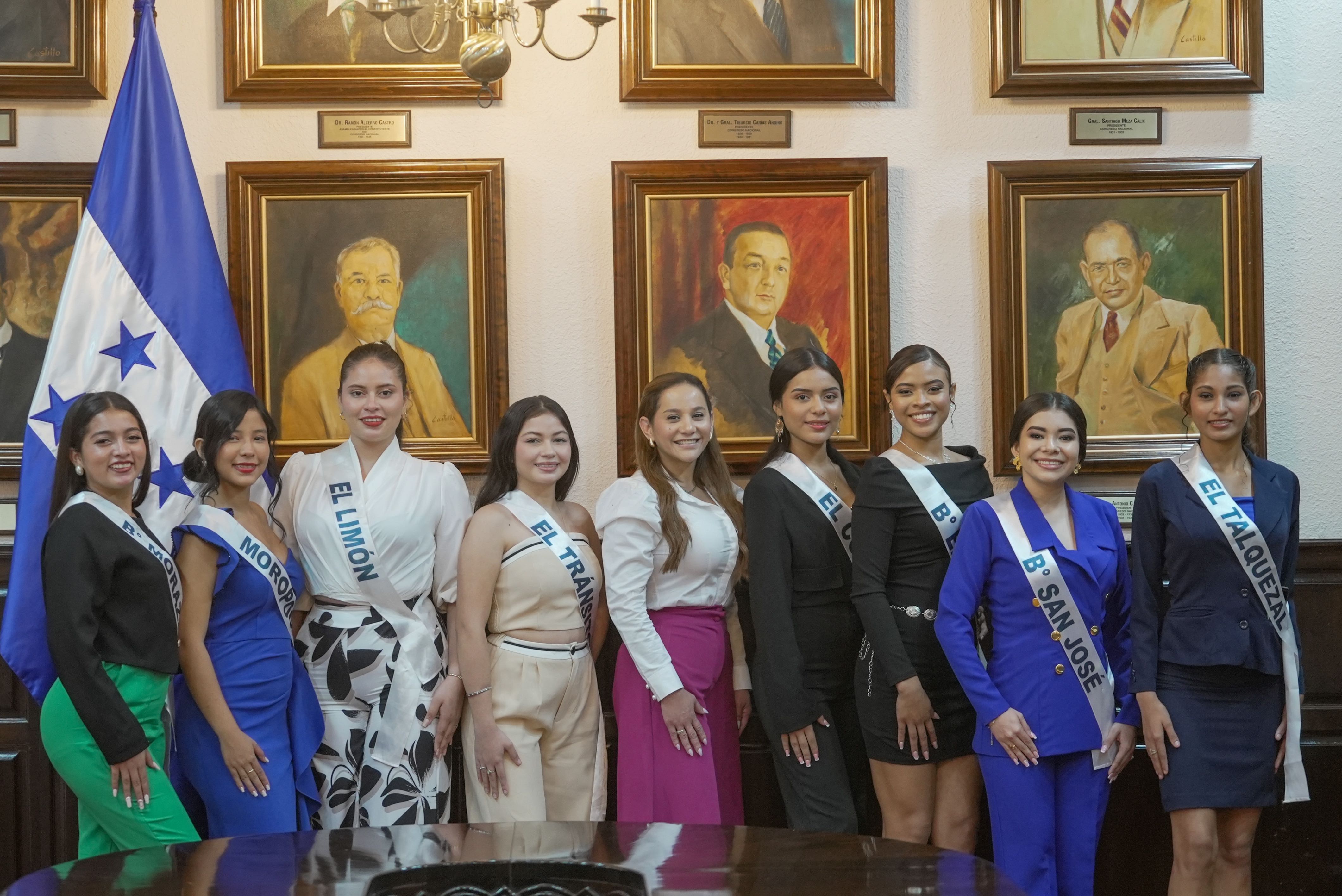 Candidatas a reina de la feria de Nacaome visitan el Congreso Nacional